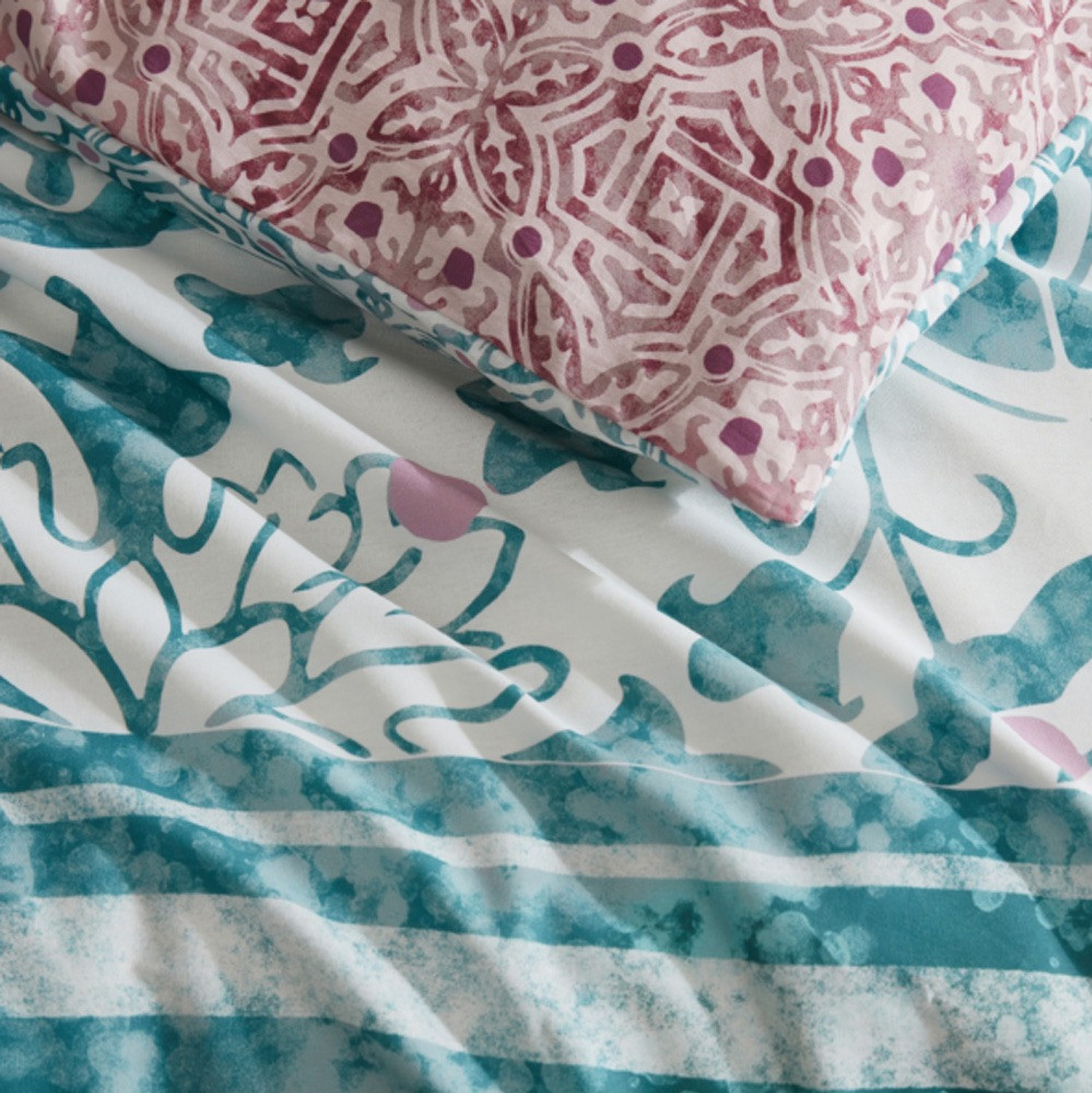 Lisbon teal oversized print detail