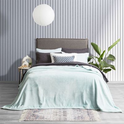 Renee Taylor Heston 380 GSM Ultra Soft Velvet Blanket