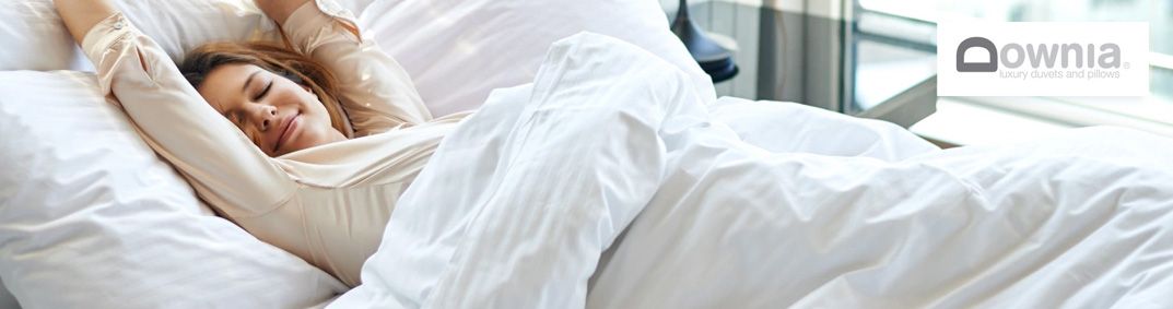 Downia Ultimate Light White Duck Down and Feather Summer Quilt Banner