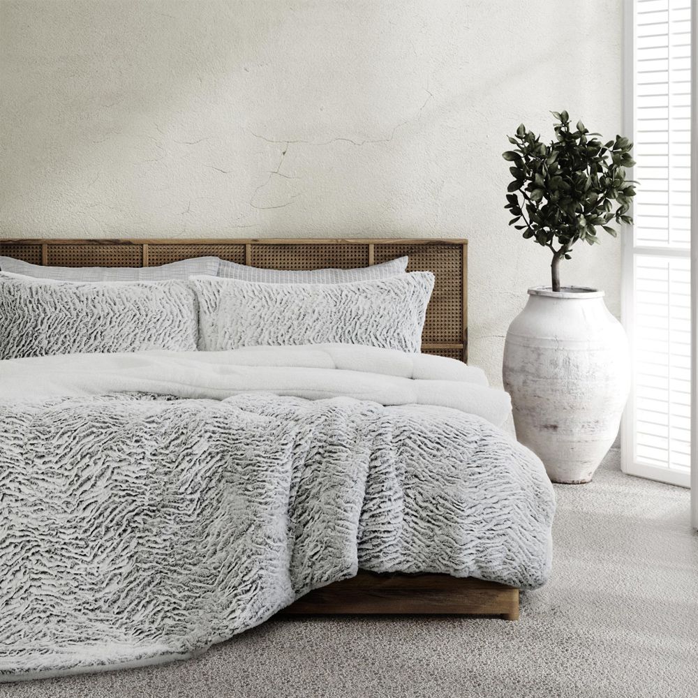 Ardor Boudoir Faux Fur Comforter Set