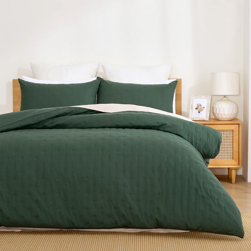 Dreamaker Ormond Quilted Quilt Cover Set