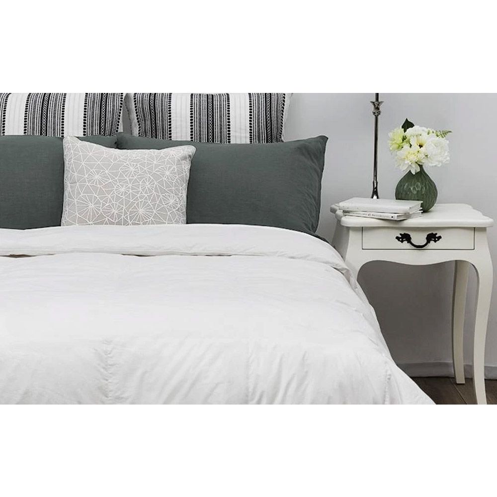 Tontine Luxe Super Warm Australian Made 80% Duck Down Quilt Lifestyle