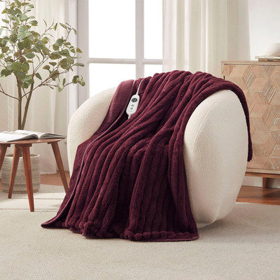 Dreamaker Chunky Embossed Fleece Reversible Heated Throw