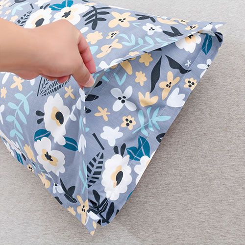 Envelope Closure on Pillowcase