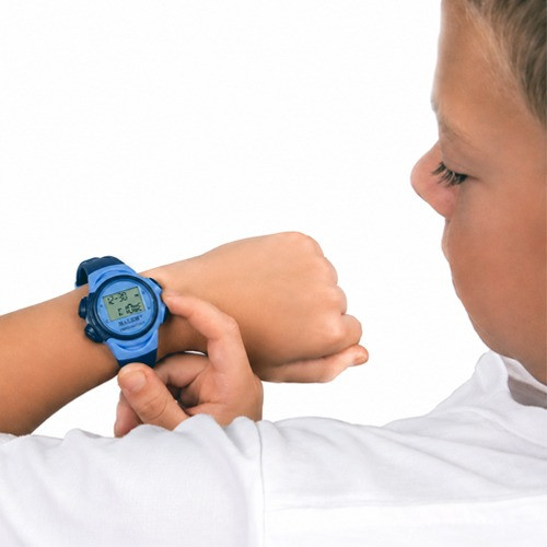 Child wearing the Malem Vibro Watch MO10